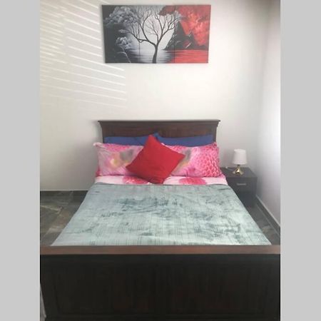 Bright, Stylish Studio Flat With Sky Sports Earley Ngoại thất bức ảnh