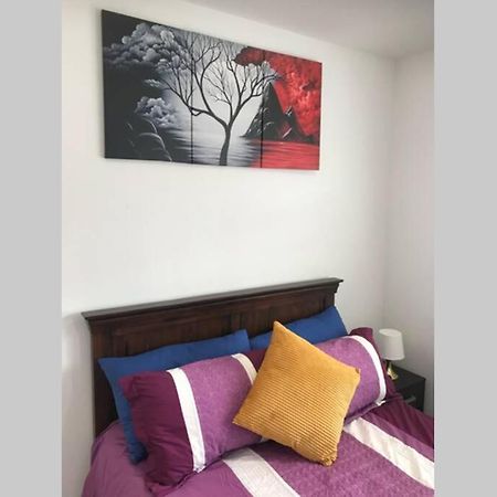 Bright, Stylish Studio Flat With Sky Sports Earley Ngoại thất bức ảnh