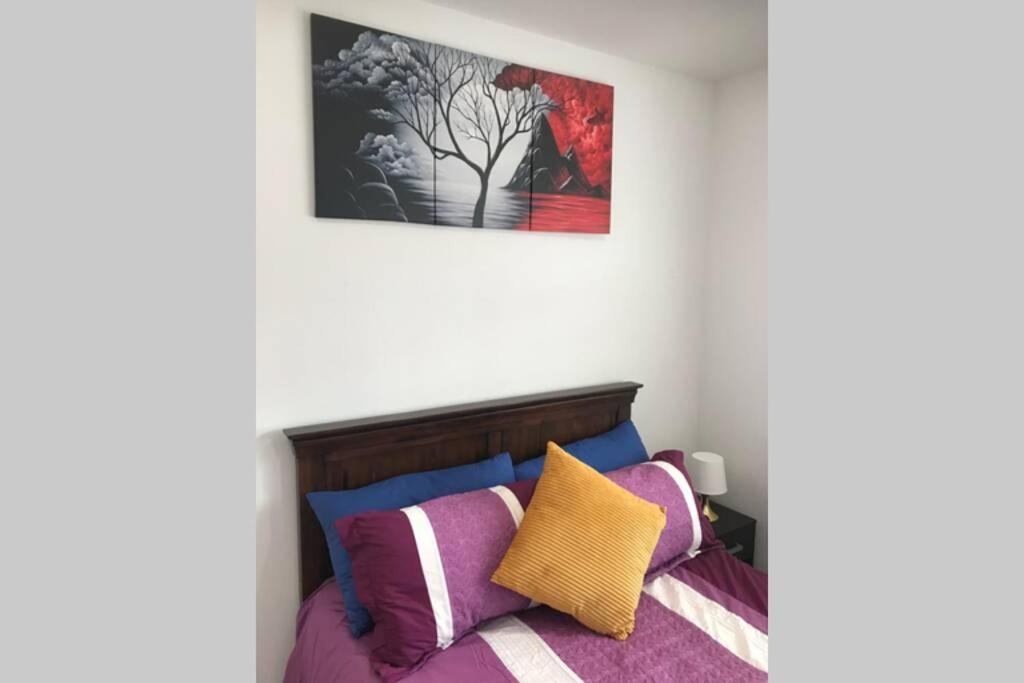 Bright, Stylish Studio Flat With Sky Sports Earley Ngoại thất bức ảnh