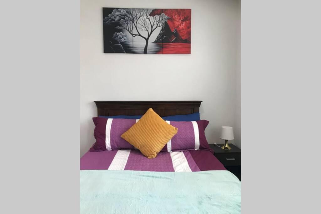 Bright, Stylish Studio Flat With Sky Sports Earley Ngoại thất bức ảnh